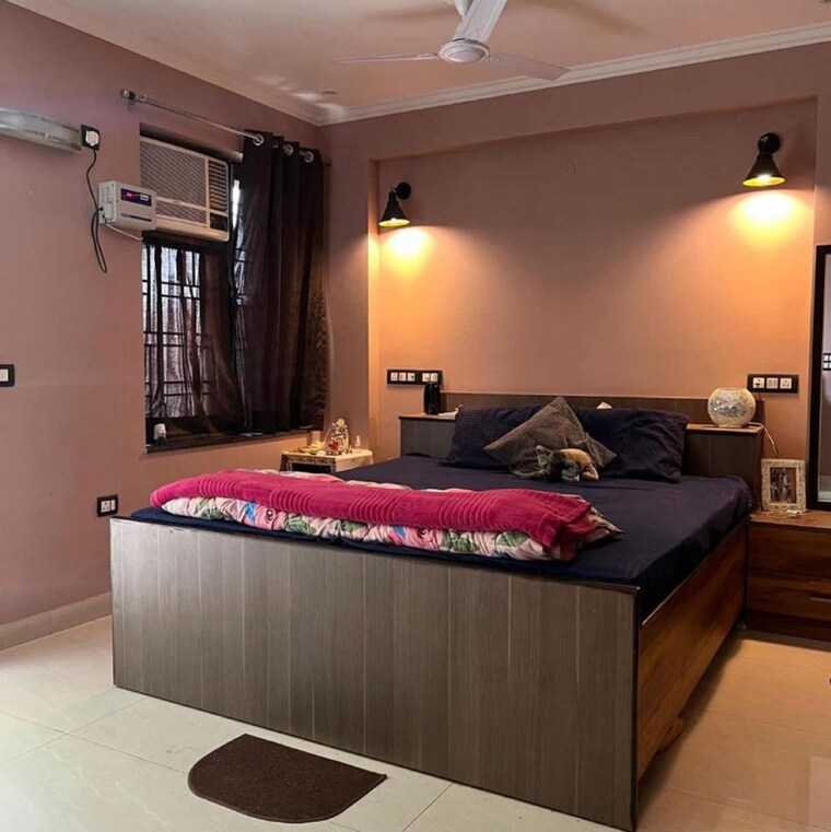 Bedroom, sector 14 5 Bedroom 250 Sq.Yd. Independent House In Sector 14 Gurgaon 10053001