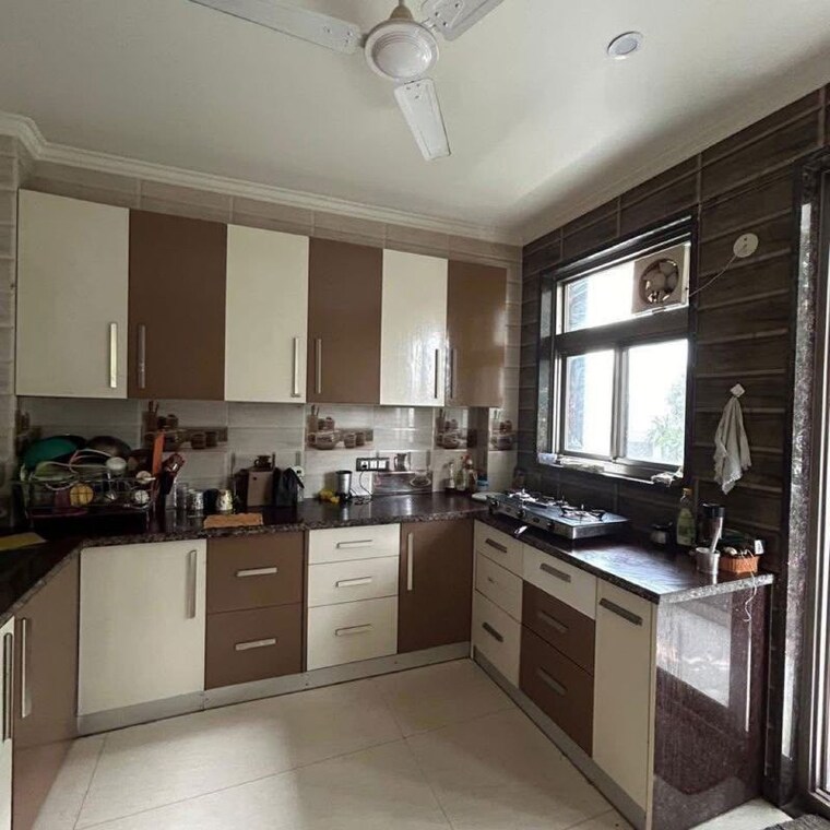 Kitchen, sector 14 5 Bedroom 250 Sq.Yd. Independent House In Sector 14 Gurgaon 10053001