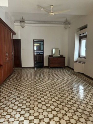 Bedroom in 3 BHK Villa at Juhu – for Sale