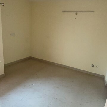 Room in 2 BHK Apartment at Greenwood Apartment, Gomti Nagar – for Rent