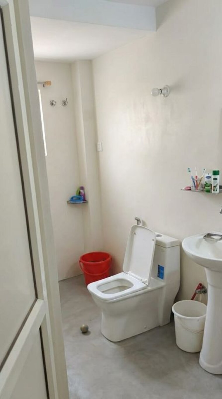 Bathroom, omicron ii greater noida 2 Bedroom 120 Sq.Yd. Independent House In Omicron Ii Greater Noida Greater Noida 10053024