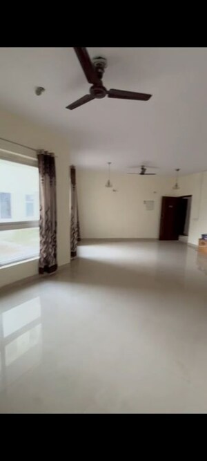 Room in 3 BHK Apartment at DLF The Ultima, Sector 81 – for Rent