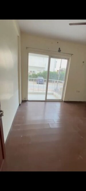 Room in 3 BHK Apartment at DLF The Ultima, Sector 81 – for Rent
