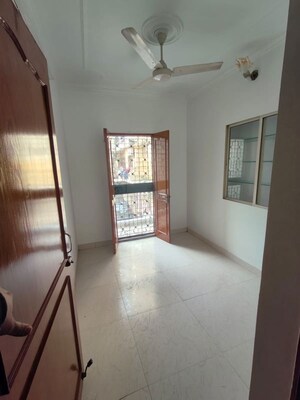 Room in 3 BHK Builder Floor at Saket – for Sale