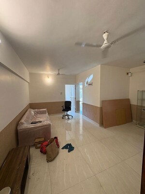 2 BHK Apartment For Rent in Khar West