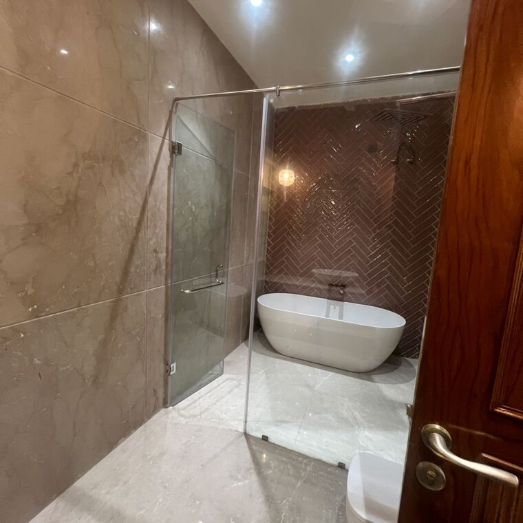 Garden, sector 70 6+ Bedroom 500 Sq.Yd. Independent House In Sector 70 Mohali 10053120