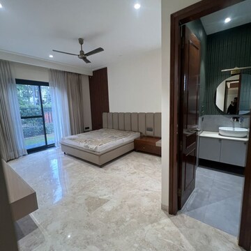 Room in 6+ BHK Independent House at Sector 70 – for Sale