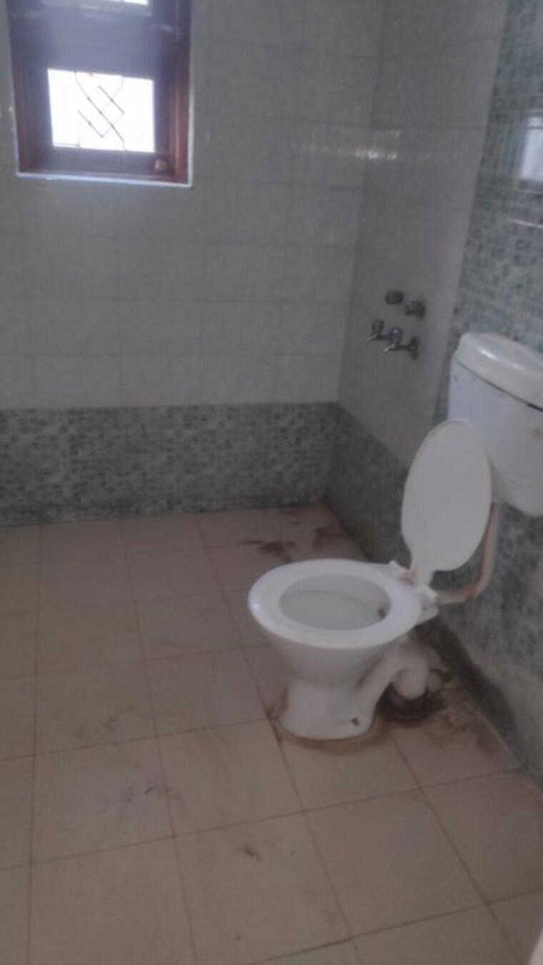 Bathroom, omicron i greater noida 3 Bedroom 1291 Sq.Ft. Builder Floor In Omicron I Greater Noida Greater Noida 10035949