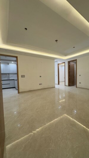 Room in 3 BHK Apartment at Palm Residency Chhatarpur, Rajpur Khurd Extension – for Rent