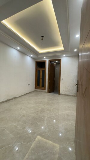 Room in 3 BHK Apartment at Palm Residency Chhatarpur, Rajpur Khurd Extension – for Rent