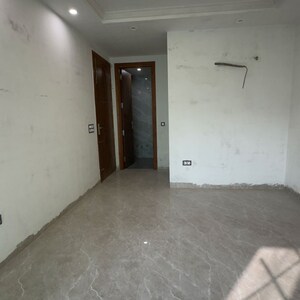 Room in 3 BHK Apartment at Palm Residency Chhatarpur, Rajpur Khurd Extension – for Rent