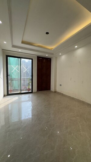 Room in 3 BHK Apartment at Palm Residency Chhatarpur, Rajpur Khurd Extension – for Rent