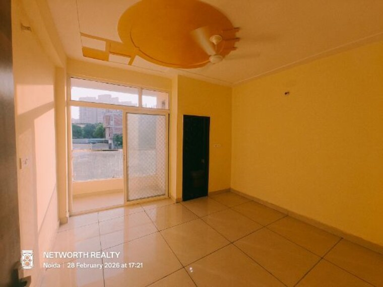 Room, sector 73 2 Bedroom 950 Sq.Ft. Builder Floor In Sector 73 Noida 10053059