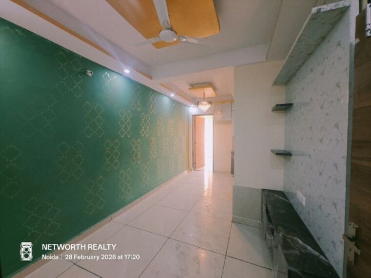 Room, sector 73 2 Bedroom 950 Sq.Ft. Builder Floor In Sector 73 Noida 10053059