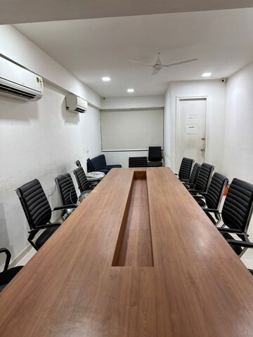  Office Space For Rent in Sola