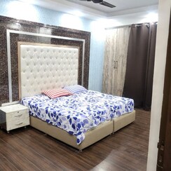 3 BHK + Servant Room Apartment For Rent in Mahagun Mywoods