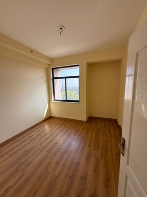 Room in 4 BHK Apartment at Unitech Cascades, Pi Greater Noida – for Sale