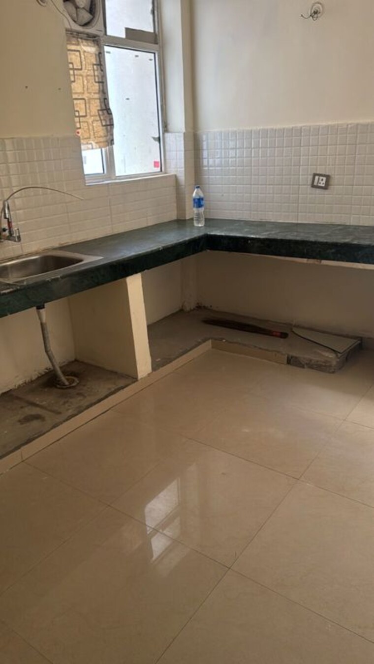 Kitchen, rof-aalayas-phase-2 3 Bedroom 864 Sq.Ft. Apartment In Sector 102 Gurgaon 9977814