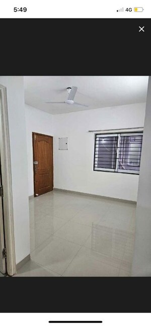 Room in 2 BHK Apartment at Jains Carlton Creek, Manikonda – for Rent