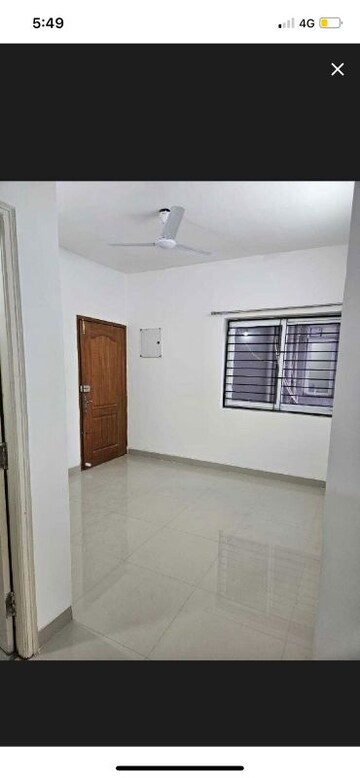 Room in 2 BHK Apartment at Jains Carlton Creek, Manikonda – for Rent
