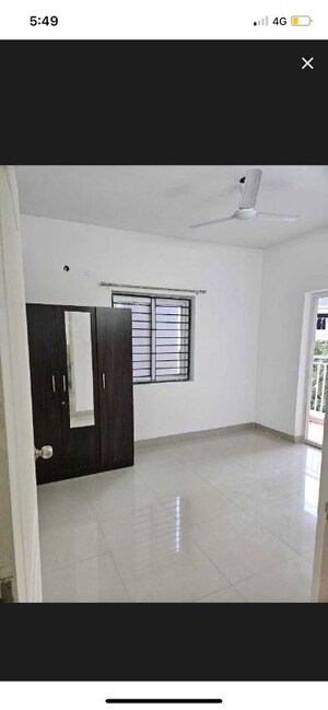 Room in 2 BHK Apartment at Jains Carlton Creek, Manikonda – for Rent