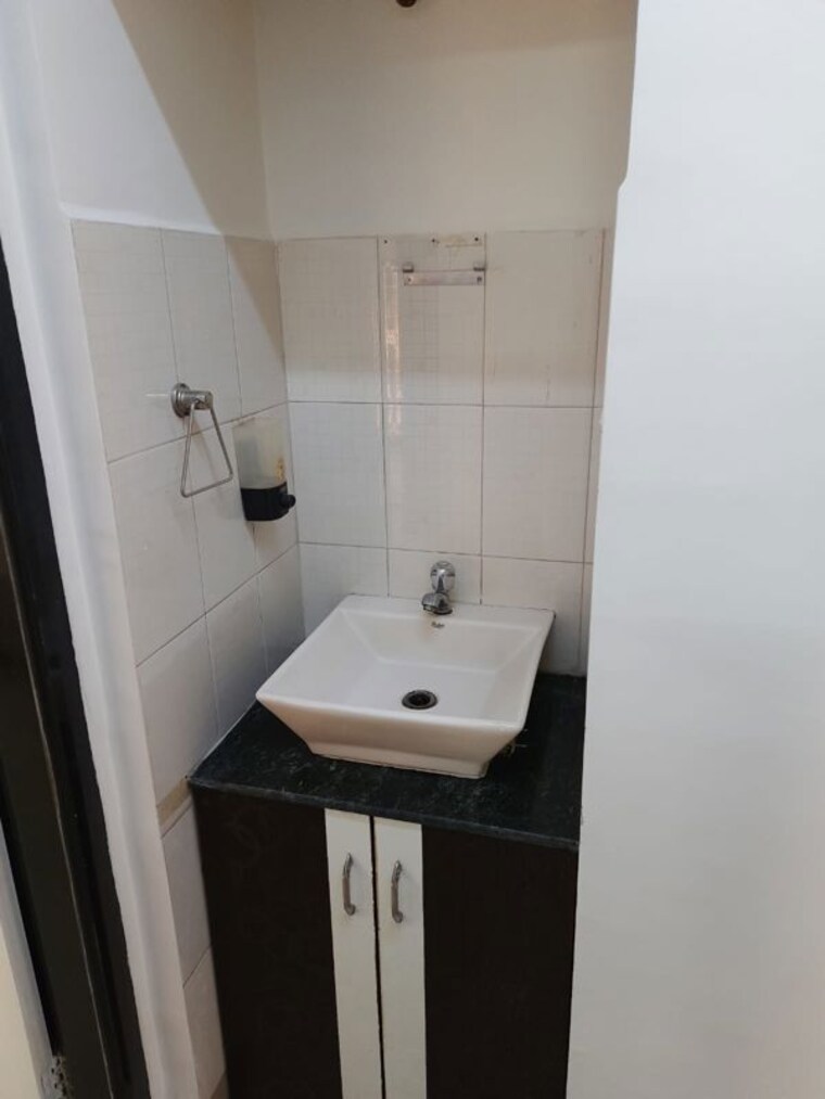 Bathroom, atul-blue-empire 1 Bedroom 585 Sq.Ft. Apartment In Kandivali West Mumbai 10053431