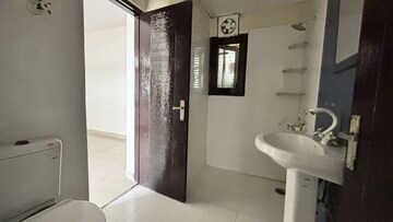 Room in 3 BHK Apartment at Gurukrupa Alaknanda, Vile Parle West – for Rent