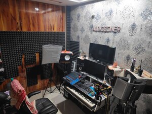 Team Area in 2 BHK Builder Floor at Vasundhara Sector 1 – for Sale