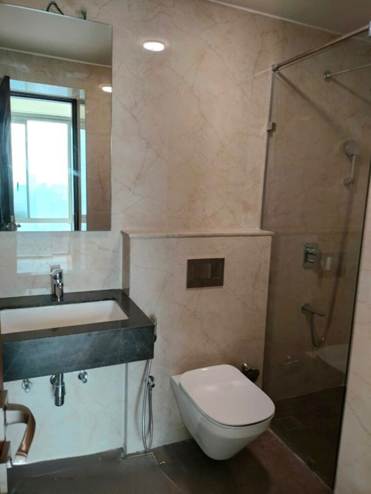 Bathroom, piramal-mahalaxmi 3 Bedroom 2200 Sq.Ft. Apartment In Mahalaxmi Mumbai 10053429