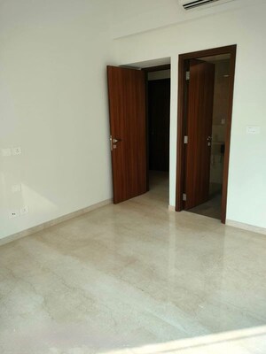 Room in 3 BHK Apartment at Piramal Mahalaxmi, Mahalaxmi – for Rent