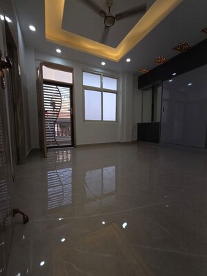 Parking in 3 BHK Builder Floor at Vasundhara Sector 5 – for Sale