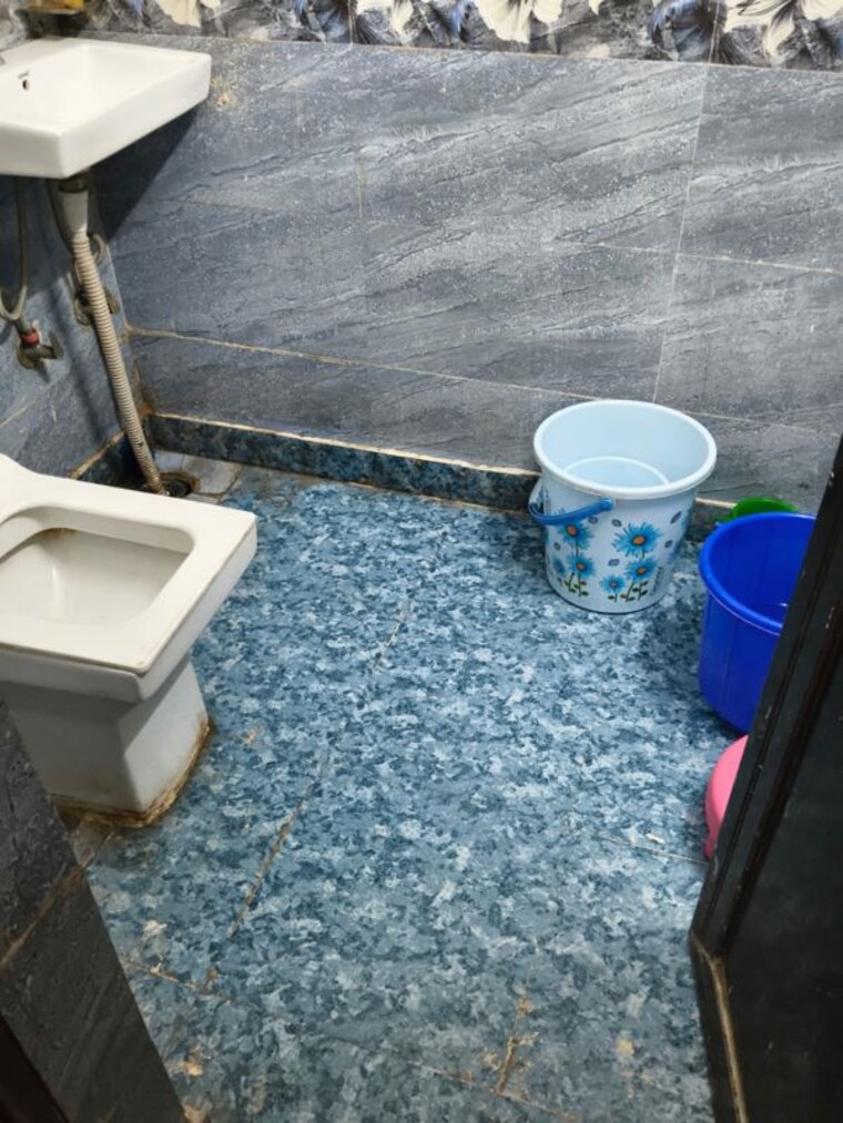 Bathroom, mehrauli 2 Bedroom 80 Sq.Yd. Builder Floor In Mehrauli Delhi 10053498