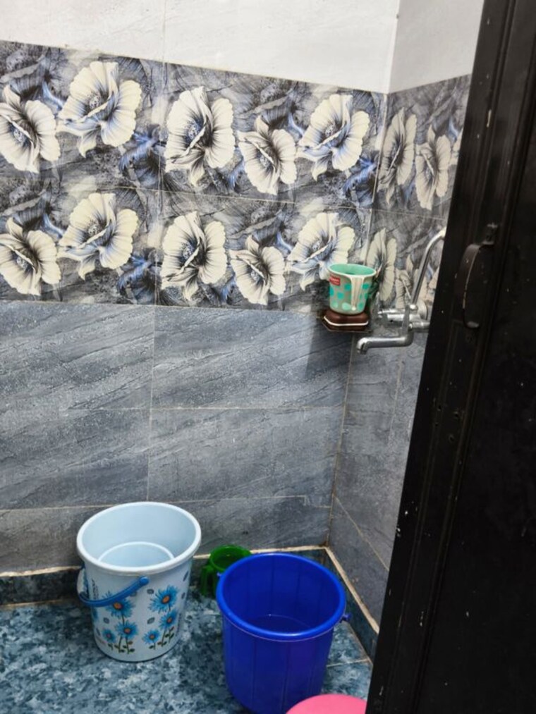 Bathroom, mehrauli 2 Bedroom 80 Sq.Yd. Builder Floor In Mehrauli Delhi 10053498