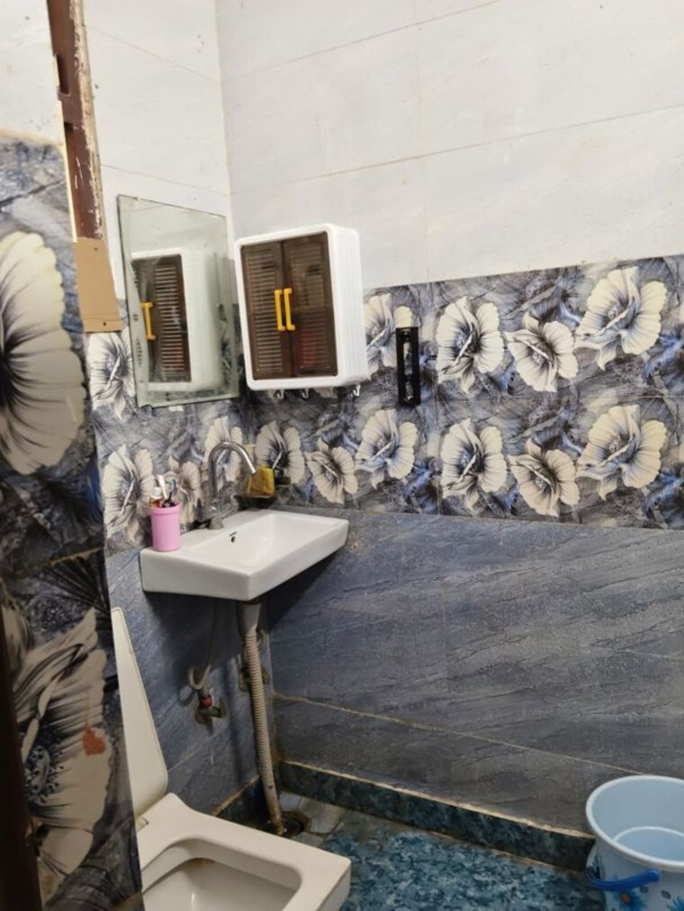 Bathroom, mehrauli 2 Bedroom 80 Sq.Yd. Builder Floor In Mehrauli Delhi 10053498