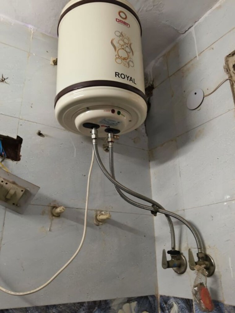 Other, mehrauli 2 Bedroom 80 Sq.Yd. Builder Floor In Mehrauli Delhi 10053498