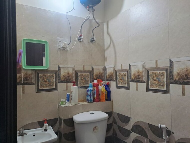 Bathroom, vasundhara sector 1 2 Bedroom 950 Sq.Ft. Builder Floor In Vasundhara Sector 1 Ghaziabad 10053520