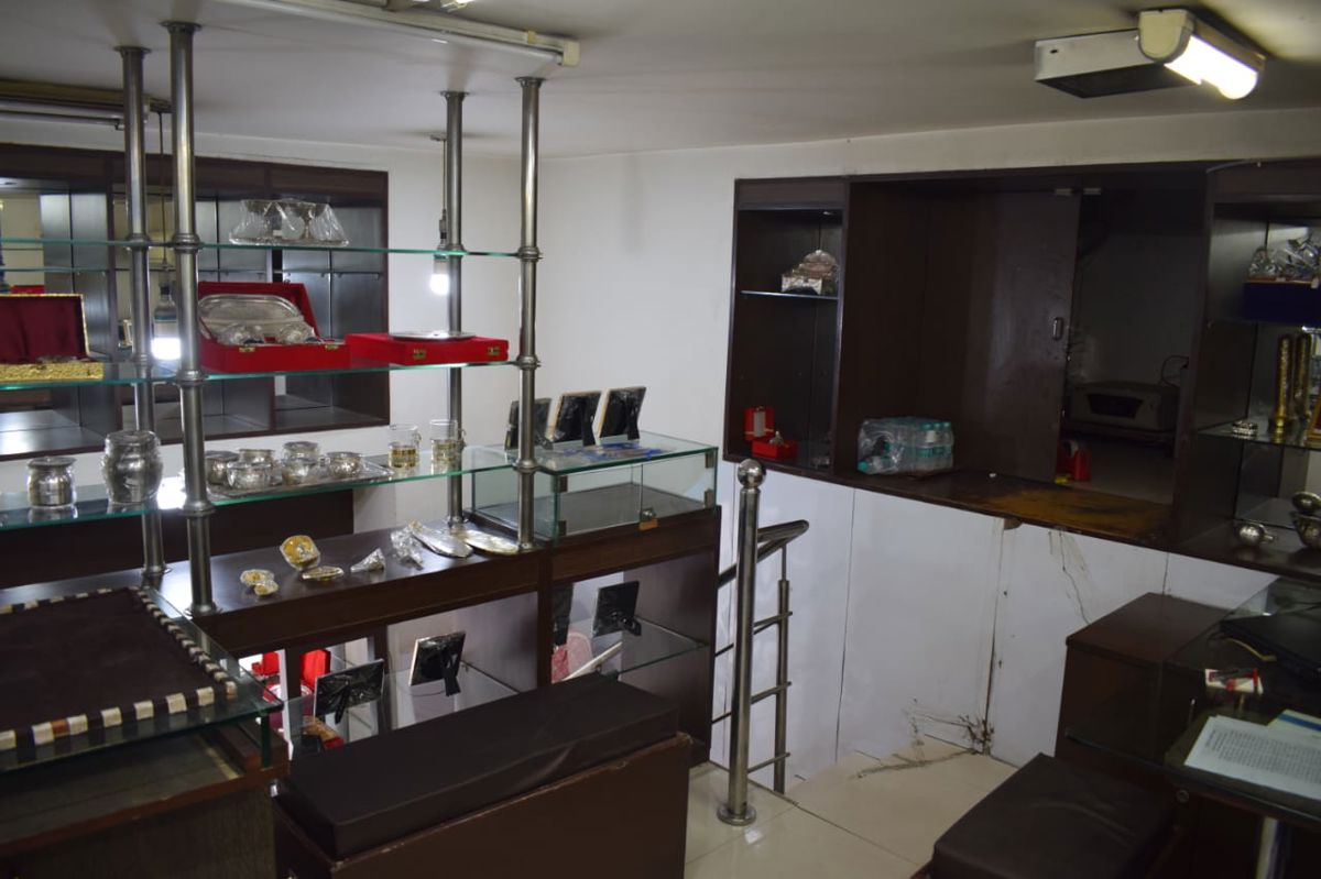 Retail Shop For Rent in DLF Express Greens