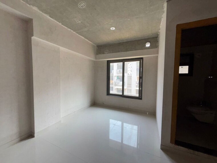 Room, sola Commercial Office Space 959 Sq.Ft. In Sola Ahmedabad 10053533