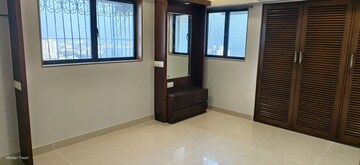 Room in 3 BHK Apartment at Prithvi Apartment Tardeo, Tardeo – for Rent
