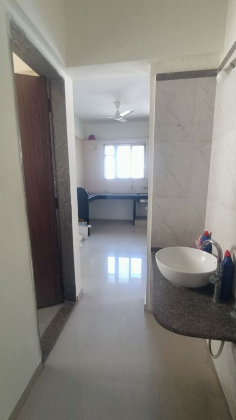 Bathroom, wakad 1 Bedroom 500 Sq.Ft. Apartment In Wakad Pune 10053551
