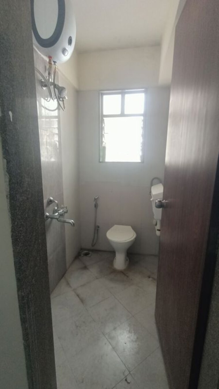 Bathroom, wakad 1 Bedroom 500 Sq.Ft. Apartment In Wakad Pune 10053551