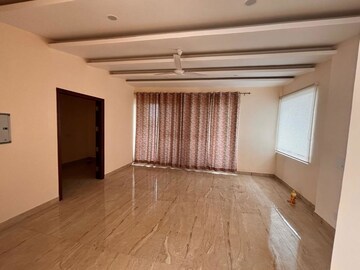 Bedroom in 4 BHK Builder Floor at Omaxe Silver Birch, North Mullanpur – for Rent