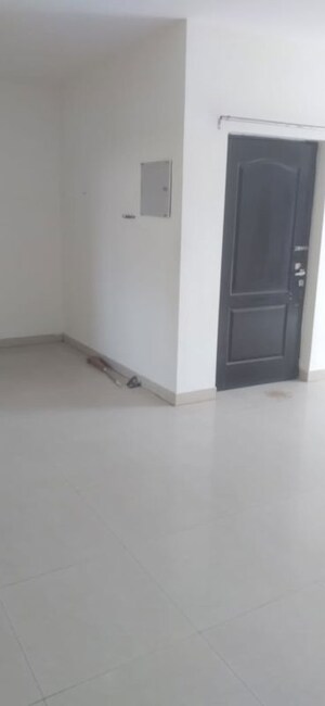 Room in 4 BHK Builder Floor at Omaxe Silver Birch, North Mullanpur – for Rent