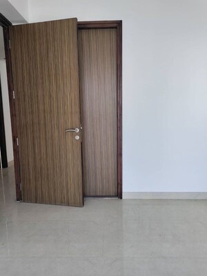 Room in 3 BHK Apartment at Lodha Venezia, Parel – for Rent