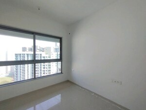 Room in 3 BHK Apartment at Kalpataru Immensa, Kolshet Road – for Rent