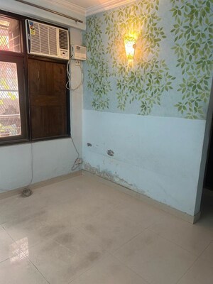 Room in 2 BHK Builder Floor at Saket – for Rent