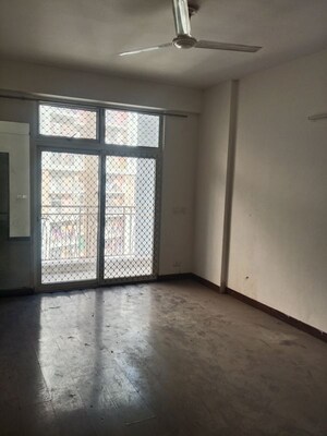 Room in 3 BHK Apartment at Saya Zion, Sector 4 Greater Noida – for Rent