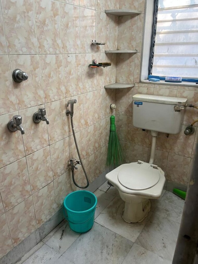 Bathroom, kurla east 2 Bedroom 800 Sq.Ft. Apartment In Kurla East Mumbai 10053709