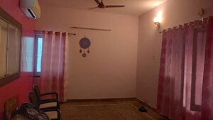 Room in 1 BHK Builder Floor at Jakhan – for Rent