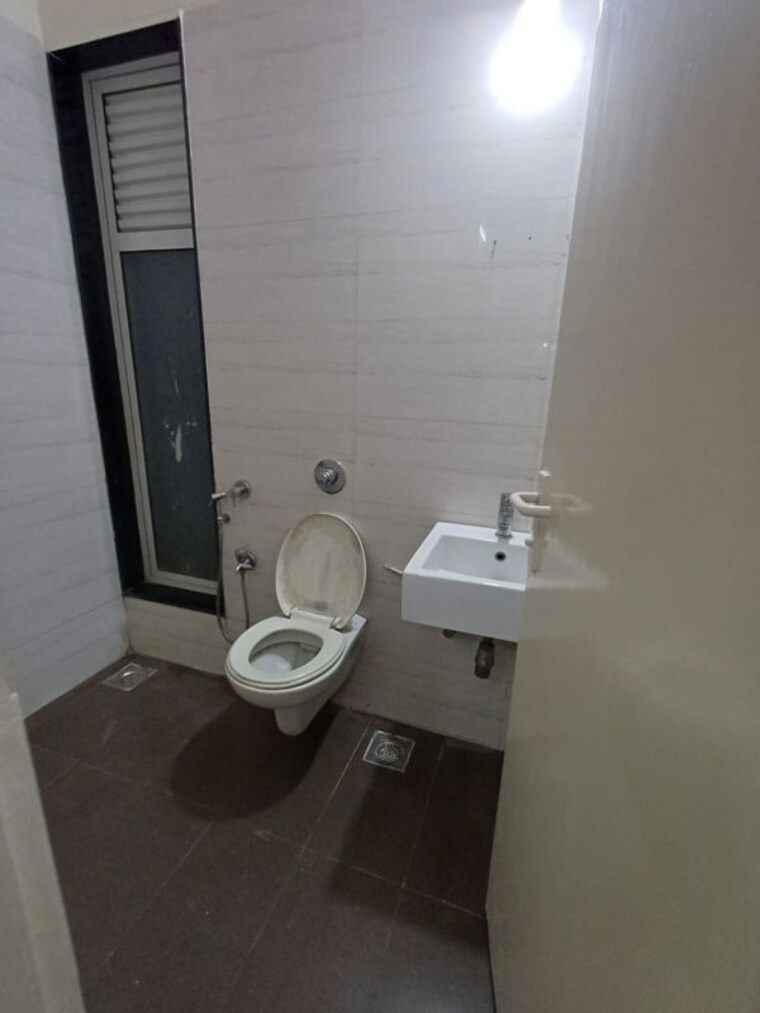 Bathroom, vasant-fiona 2 Bedroom 650 Sq.Ft. Apartment In Pokhran Road No Two Thane 10053771
